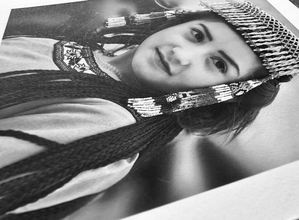 Bản in trắng đen trên giấy mỹ thuật bông tuyết 315